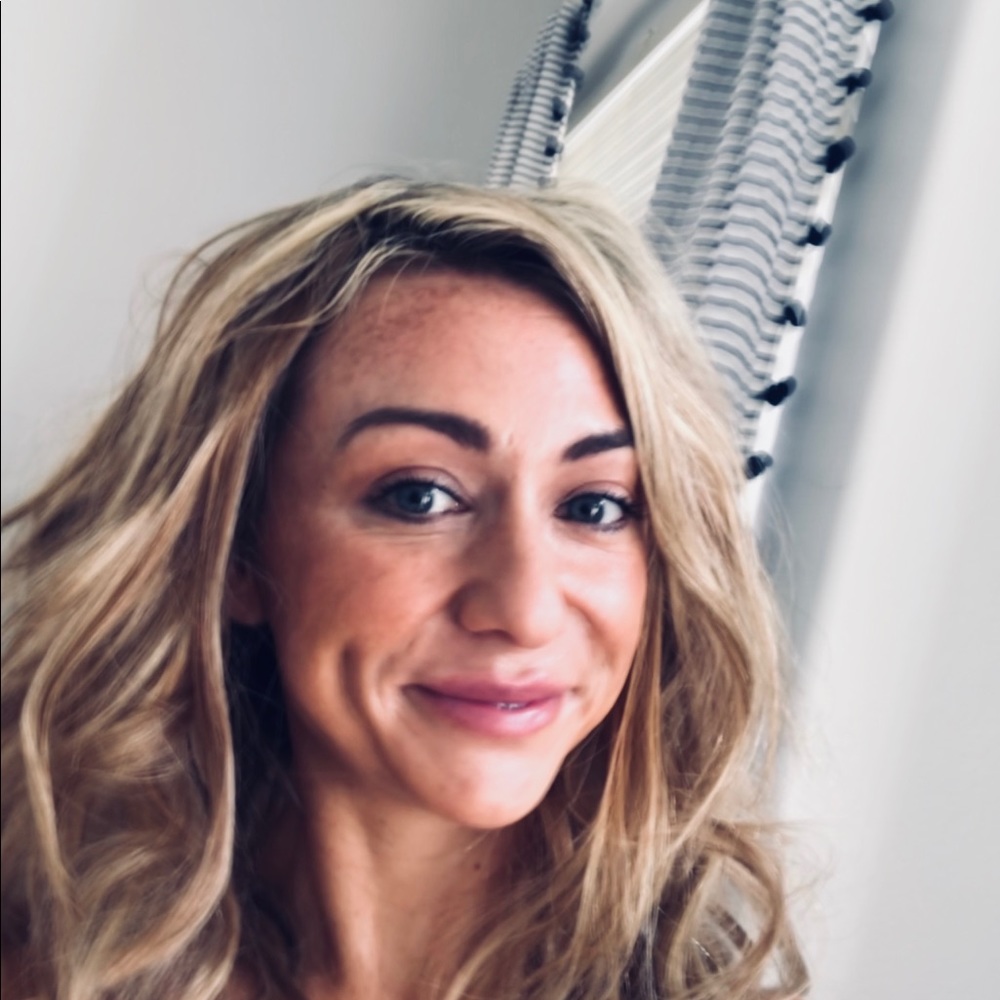 Meet your Posher, Holly